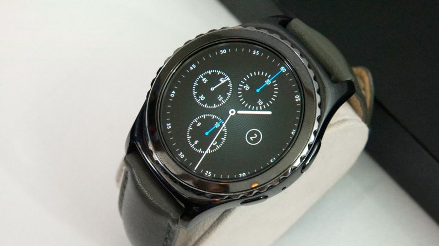 Die Gear S2 gibt es auch als Class-Edition mit&nbsp;Lederarmband.