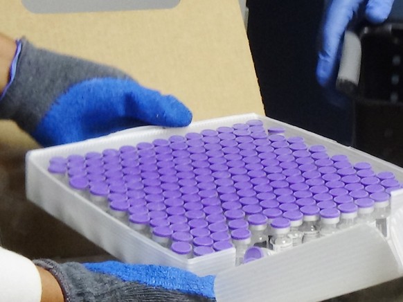 Impfdosen des Wirkstoffs gegen Covid-19 der Hersteller Pfizer/Biontec. (Archivbild)