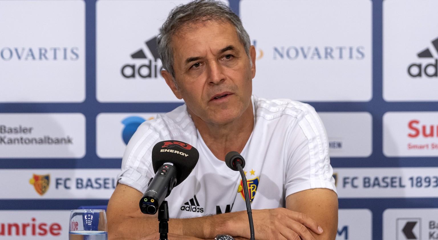 ARCHIVBILD ZUR MELDUNG, DASS SICH DER FC BASEL UND MARCEL KOLLER ENDE SAISON TRENNEN --- Basel&#039;s head coach Marcel Koller speaks during a press conference the day before the UEFA Champions League ...