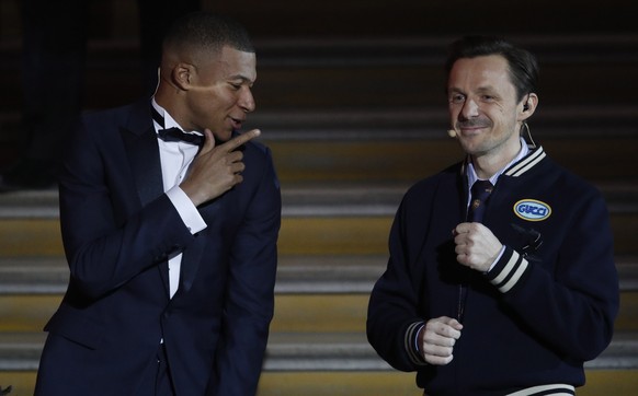 epa07206754 Paris St Germain&#039;s Kylian Mbappe (L) dances with French DJ Martin Solveig (R) during the &#039;Ballon d&#039;Or&#039; (Golden ball) award ceremony for the best European footballers of ...