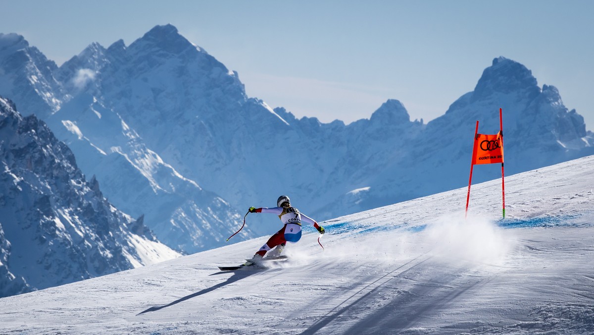 epa09008829 Corinne Suter of Switzerland is on her way to win the gold medal in the women's Downhill race at the FIS Alpine Skiing World Championships in Cortina d'Ampezzo, Italy, 13 Februar ...