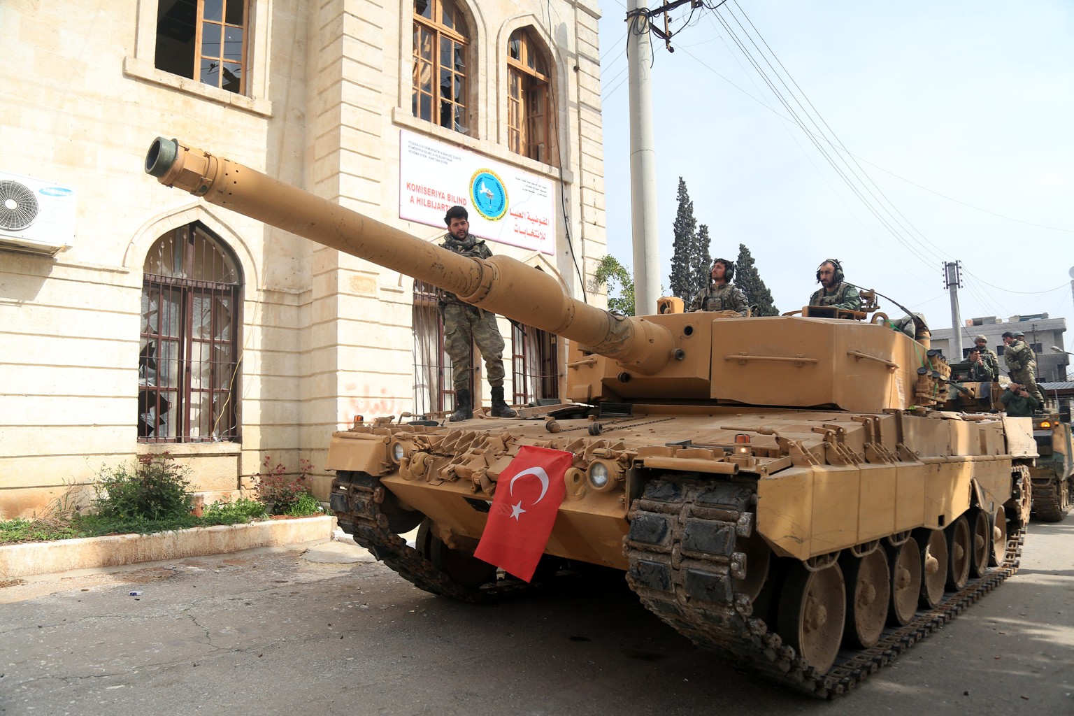 epa06612411 Turkish soldier advance after capturing the city of Afrin from Kurdish Popular Protection Units (YPG) forces, northern Syria, 18 March 2018. Turkish President Recep Tayyip Erdogan on 18 Ma ...