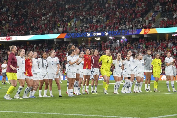 Switzerland players react to fans after the Women&#039;s Euro 2025 quarterfinals soccer match between Spain and Switzerland at Stadion Wankdorf in Bern, Switzerland, Friday, July 18, 2025. (AP Photo/M ...