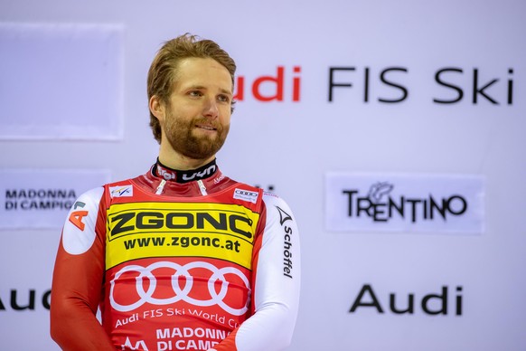 epa11041537 Winner Marco Schwarz of Austria celebrates on the podium for the Men&#039;s Slalom race at the FIS Alpine Skiing World Cup in Madonna di Campiglio, Italy, 22 December 2023. EPA/ANDREA SOLE ...