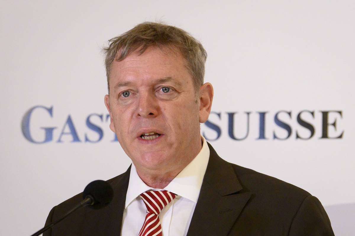 Casimir Platzer, Praesident GastroSuisse, spricht waehrend einer Medienkonferenz zu "Aufhebung der Corona-Massnahmen", am Dienstag, 25. Januar 2022 in Bern. Vereinigungen und Vertreter recht ...