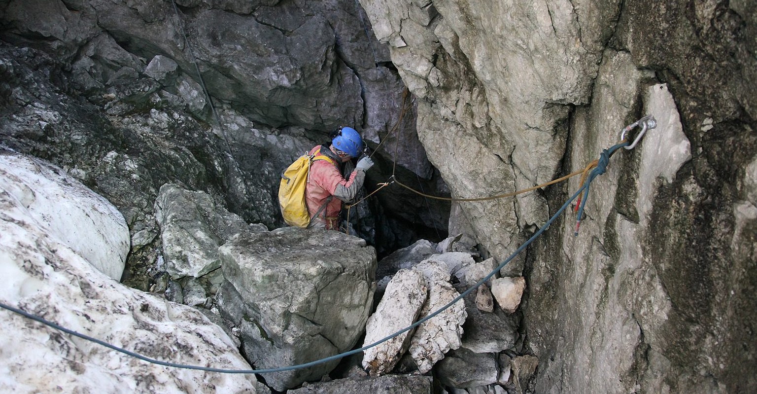 Bisher geheim gehalten: Der Einstieg zur Riesending-Schachthöhle.&nbsp;