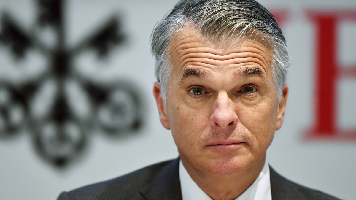 epa07308848 UBS CEO Sergio P. Ermotti speaks at a press conference announcing the bank's 2018 full year and fourth quarter result in Zurich, Switzerland, 22 January 2019. EPA/WALTER BIERI