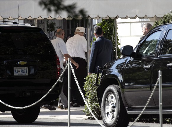 President Donald Trump arrives at the White House in Washington, Sunday, Sept. 2, 2018, after spending the afternoon at his golf course in Sterling, Va. (AP Photo/J. Scott Applewhite)