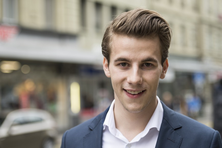 Andri Silberschmidt, neu gewaehlter Praesident, anlaesslich des Kongresses der Jungfreisinnigen, am Samstag, 12. Maerz 2016, in Bern. (KEYSTONE/ Peter Schneider)