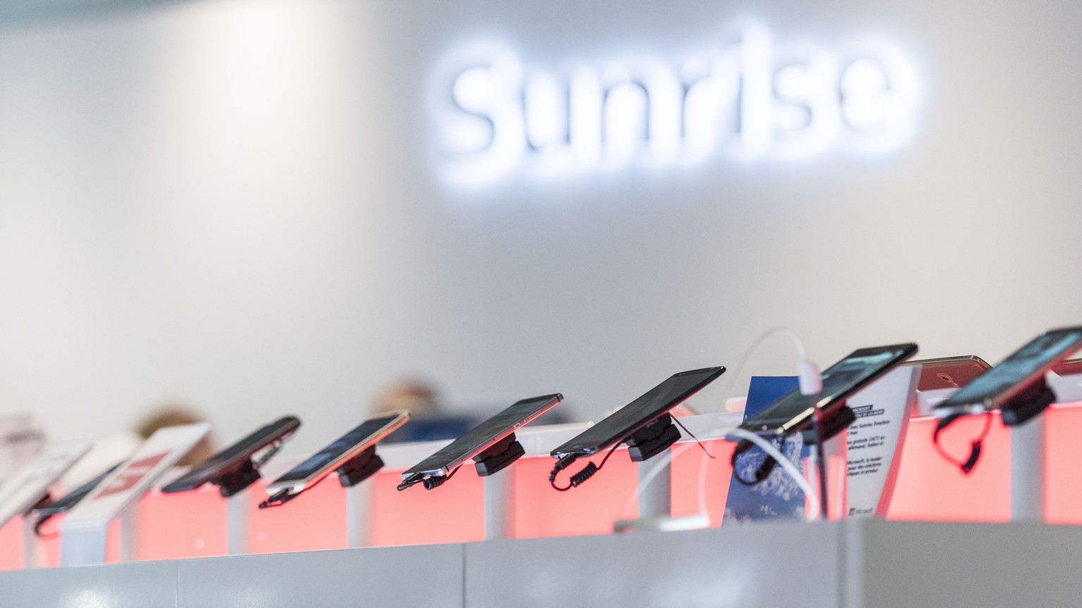 ARCHIV - ZUR ZUSAMMENLEGUNG DER GESCHAEFTSEINHEITEN UND DEM DAMIT ZUSAMMENHAENGENDEN STELLENABBAU VON BIS ZU 175 STELLEN BEIM TELEKOMANBIETER SUNRISE, STELLEN WIR IHNEN FOLGENDES BILDMATERIAL ZUR VERF ...