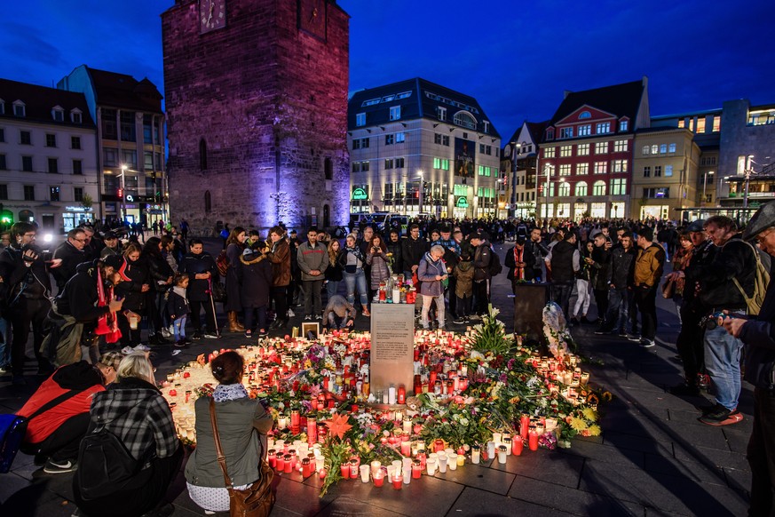 epa07911065 People mourn on the market place in Halle (Saal), Germany, 10 October 2019. According to the police two people were killed on 09 October in shootings in front of a Synagogue and a Kebab sh ...