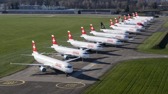Parked planes of the airline Swiss at the airport in Duebendorf, Switzerland on Monday, 23 March 2020. The bigger part of the Swiss airplanes are not in use due to the outbreak of the coronavirus. (KE ...