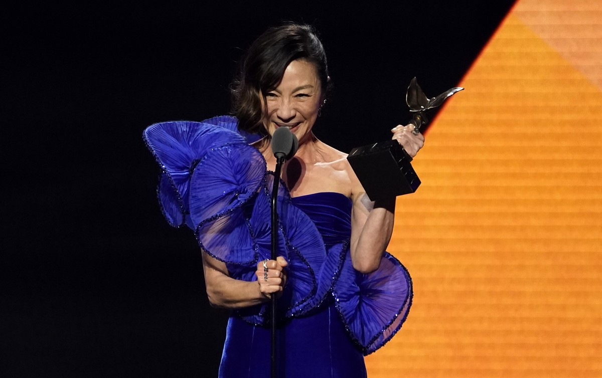 Michelle Yeoh accepts the award for best lead performance for "Everything Everywhere All at Once" at the Film Independent Spirit Awards on Saturday, March 4, 2023, in Santa Monica, Calif. (A ...