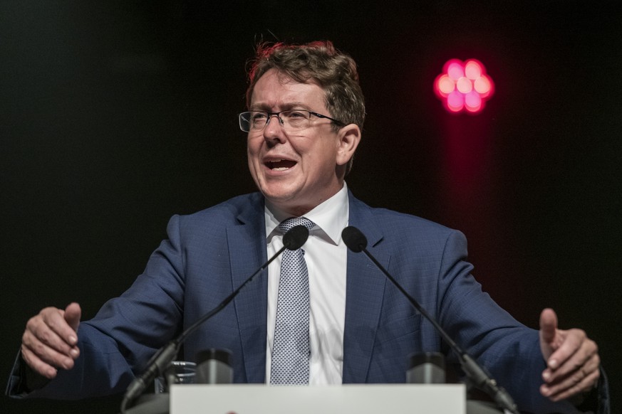 SVP-Parteipraesident Albert Roesti spricht an der Delegiertenversammlung der Schweizerischen Volkspartei (SVP) in Volketswil, am Samstag, 27. Oktober 2018. (KEYSTONE/Patrick Huerlimann)