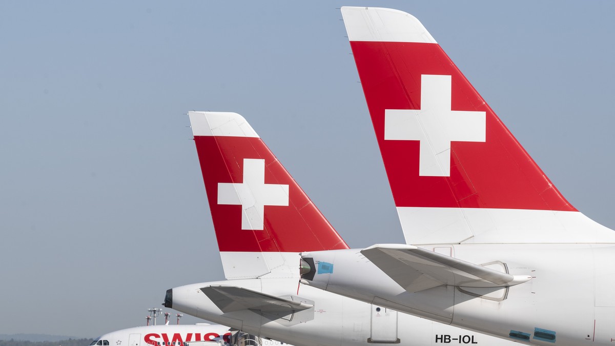 Parked planes of the airline Swiss at the airport in Zurich, Switzerland on Friday, 17 April 2020. The bigger part of the Swiss airplanes are not in use due to the outbreak of the coronavirus. (KEYSTO ...