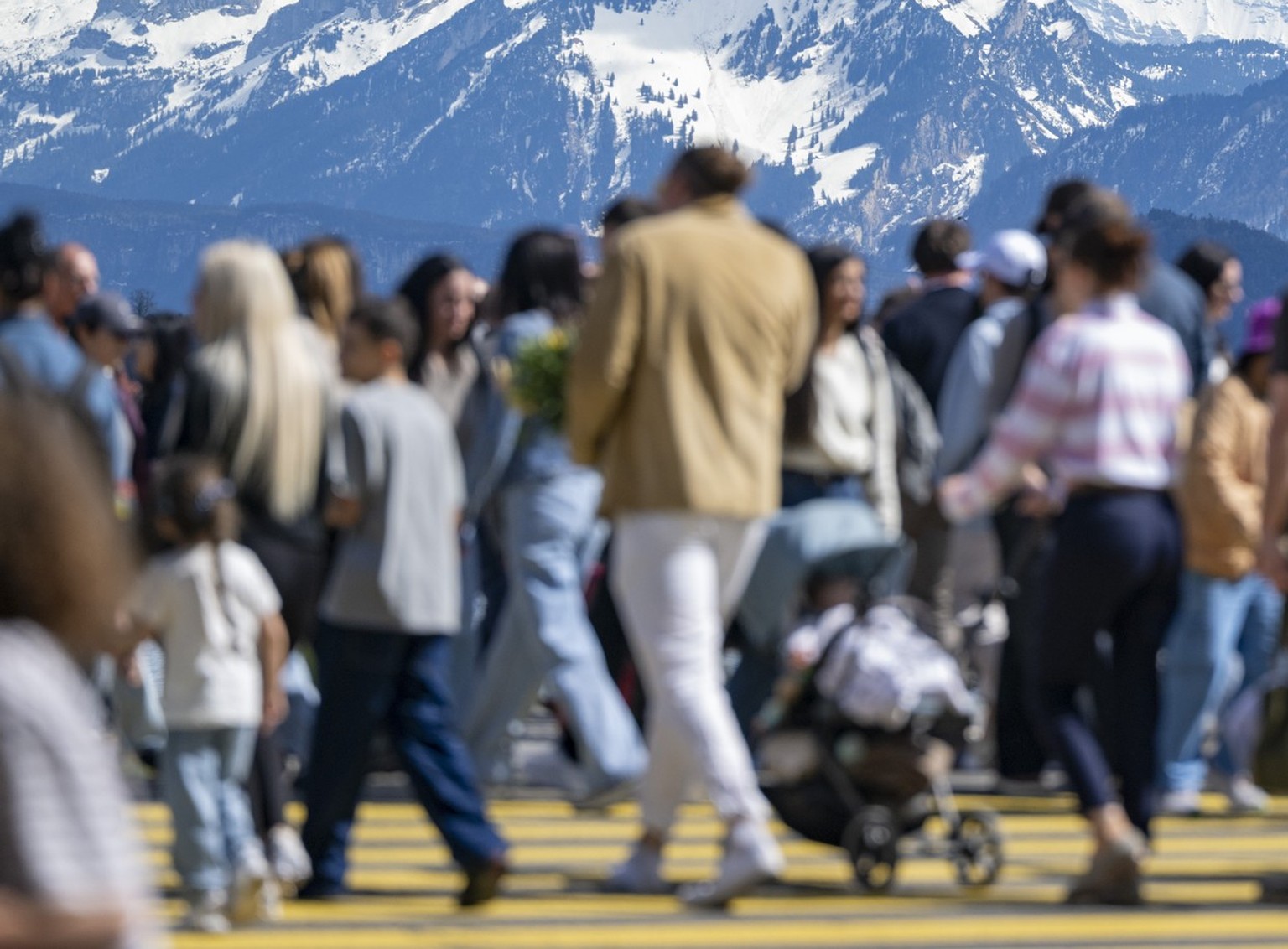 Wer trotz Bevölkerungsdeckel noch kommen darf – und was die Geburtenrate damit zu tun hat