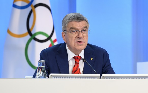 epa10705504 President of the International Olympic Committee (IOC) Thomas Bach (L) speaks alongside IOC Director General Christophe de Kepper during the 140th IOC Session at the Olympic House, in Lausanne, Switzerland…