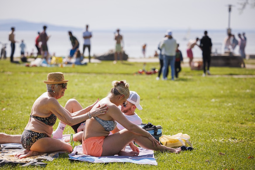People enjoy the unusually warm weather for the month of April, with several regions of Switzerland experiencing over 25 degrees, by Lake Geneva, in Lausanne, Switzerland, Saturday, April 6, 2024. (KE ...