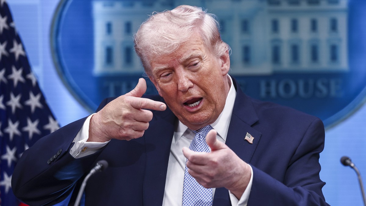 epaselect epa12872329 US President Donald Trump gestures as he responds to a question from the news media during a briefing on Iran from the White House in Washington, DC, USA, 06 April 2026. EPA/JIM  ...