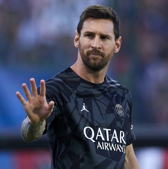 Clermont Foot v Paris Saint-Germain - Ligue 1 Uber Eats Lionel Messi of PSG during the warm-up before the Ligue 1 match between Clermont Foot and Paris Saint-Germain at Stade Gabriel Montpied on Augus ...