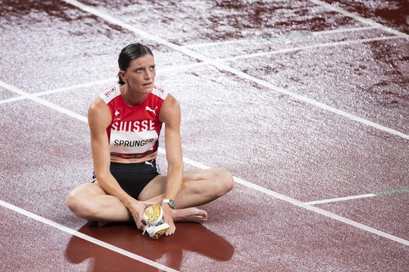 Lea Sprunger of Switzerland sits on the track after the women&#039;s athletics 400m hurdles semi final at the 2020 Tokyo Summer Olympics in Tokyo, Japan, on Monday, August 02, 2021. (KEYSTONE/Peter Kl ...