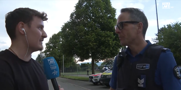 Bernhard Graser (rechts) gibt Auskunft.