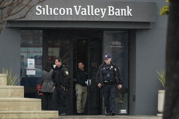 Santa Clara Police officers exit Silicon Valley Bank in Santa Clara, Calif., Friday, March 10, 2023. The Federal Deposit Insurance Corporation is seizing the assets of Silicon Valley Bank, marking the ...