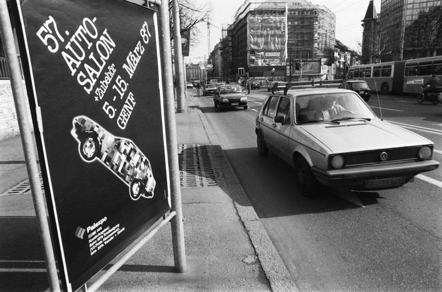 Das Plakat des 57. Internationalen Automobilsalons von Genf, aufgenommen am 23. Februar 1987. (KEYSTONE/Str)=== === : FILM]