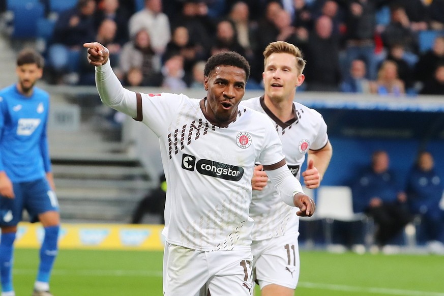 02.11.2024, xtvx, Fussball 1.Bundesliga, TSG 1899 Hoffenheim - FC St.Pauli emspor, v.l. Goal scored, Tor zum 0:1 Oladapo Afolayan FC St. Pauli Torjubel, Goal celebration, celebrate the goal, celebrate ...
