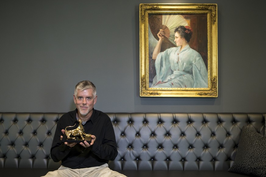 American designer Kyle Cooper poses with the Pardo &quot;Vision Award&quot; during a photocall at the 71st Locarno International Film Festival, Sunday, August 5, 2018, in Locarno, Switzerland. The Fes ...