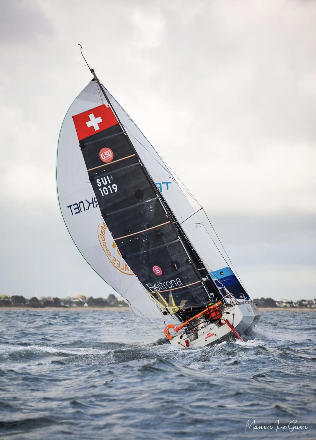 Felix Oberle sagt, es gebe durchaus Segler, denen es zu Beginn einer Hochsee-Regatta schlecht werde.