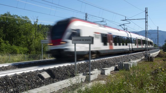 Der Zug Tilo der SBB faehrt in Richtung Flughafen Mailand Malpensa am Dienstag, 30. Juli 2019. Die neue Bahnverbindung von Stabio zum Mailaender Flughafen Malpensa ist seit dem 10. Juni 2018 in Betrie ...