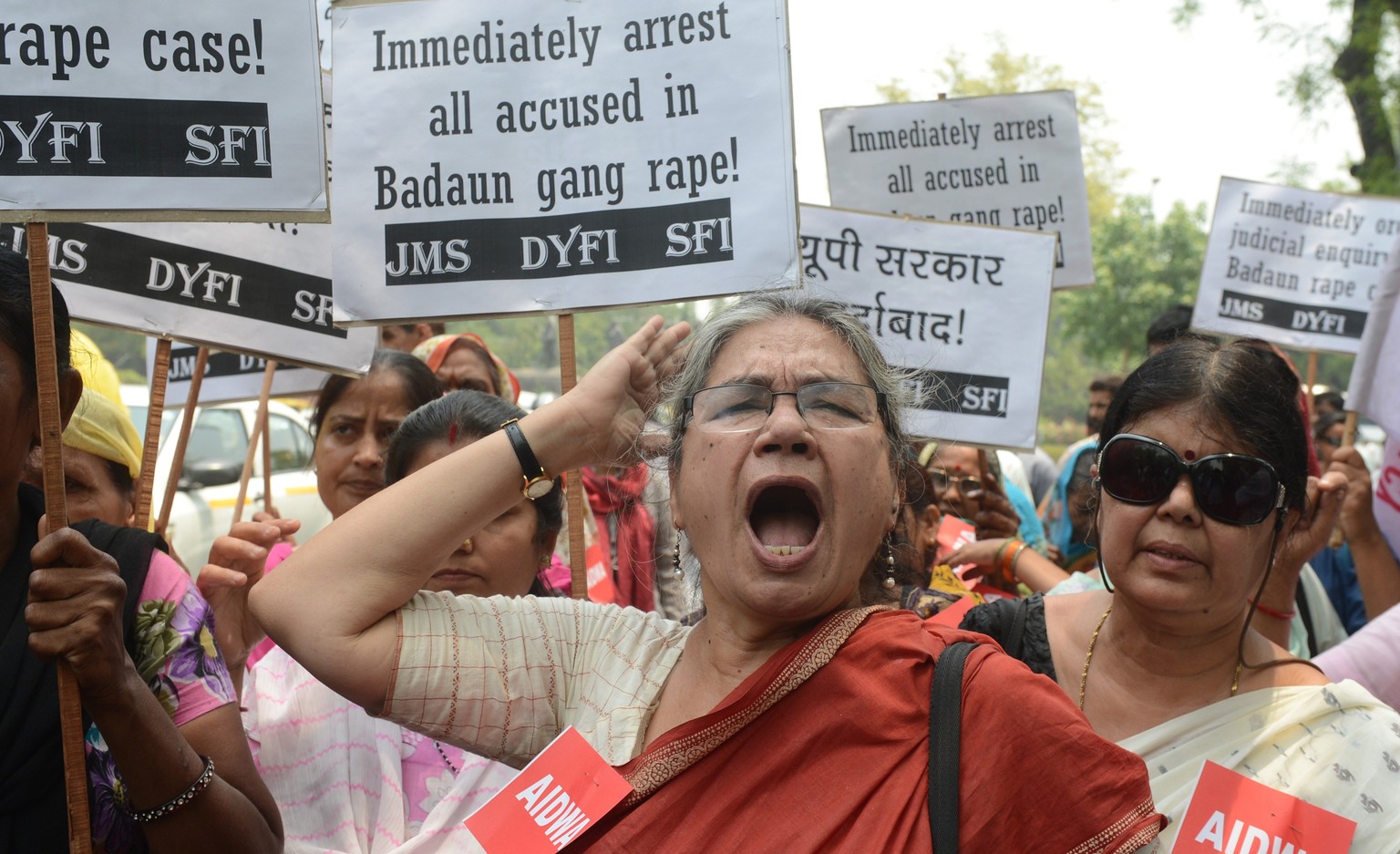 Die Polizei reagierte auf die grösstenteils weiblichen Demonstranten in&nbsp;Uttar Pradesh mit Tränengas.