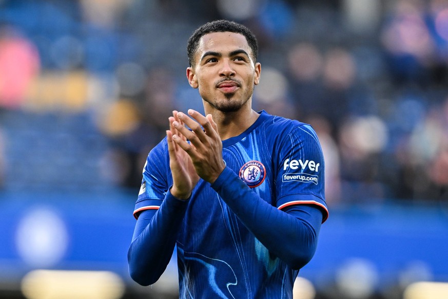 Premier League Chelsea v Newcastle United Levi Colwill of Chelsea applauds the home fans after the Premier League match Chelsea vs Newcastle United at Stamford Bridge, London, United Kingdom, 27th Oct ...