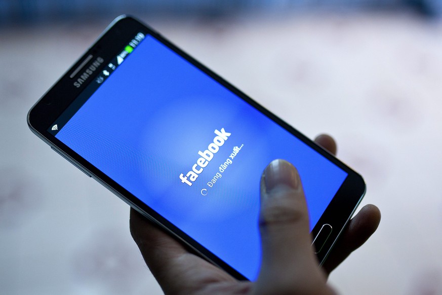 epa04089915 (FILE) A file picture dated 28 November 2013 shows a man using the social networking site Facebook on his phone in a cafe in Hanoi, Vietnam. Facebook announced on 19 February 2014 that it  ...