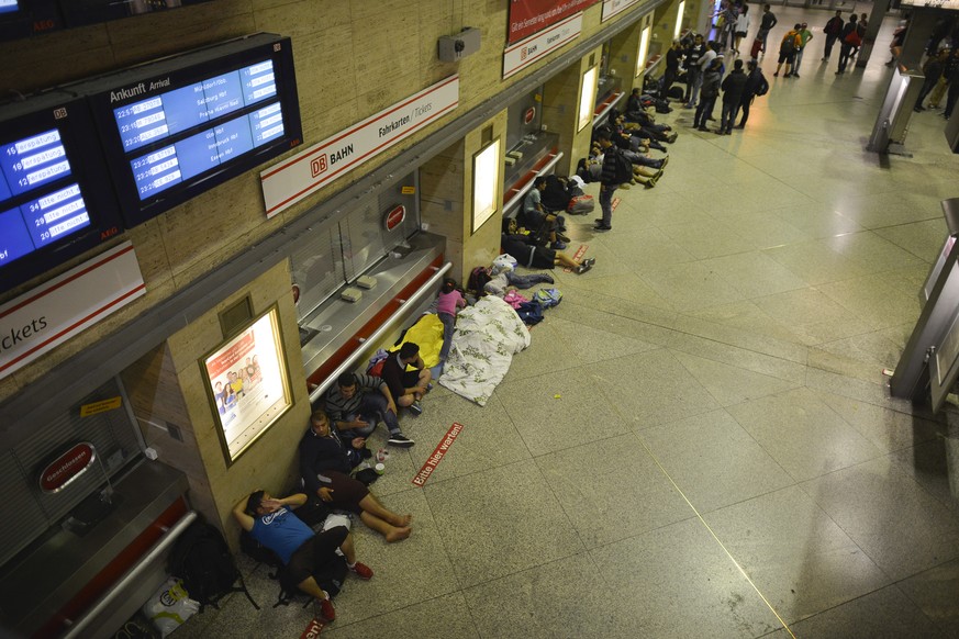 Zu wenig Betten: Flüchtlinge im Münchner Bahnhof.