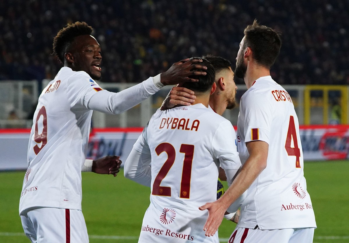 epa10461434 A.S. Roma's Paulo Dybala (C) celebrated by his teammates after scoring during the Italian Serie A soccer match US Lecce - AS Roma at the Via del Mare stadium in Lecce, Italy, 11 Febru ...