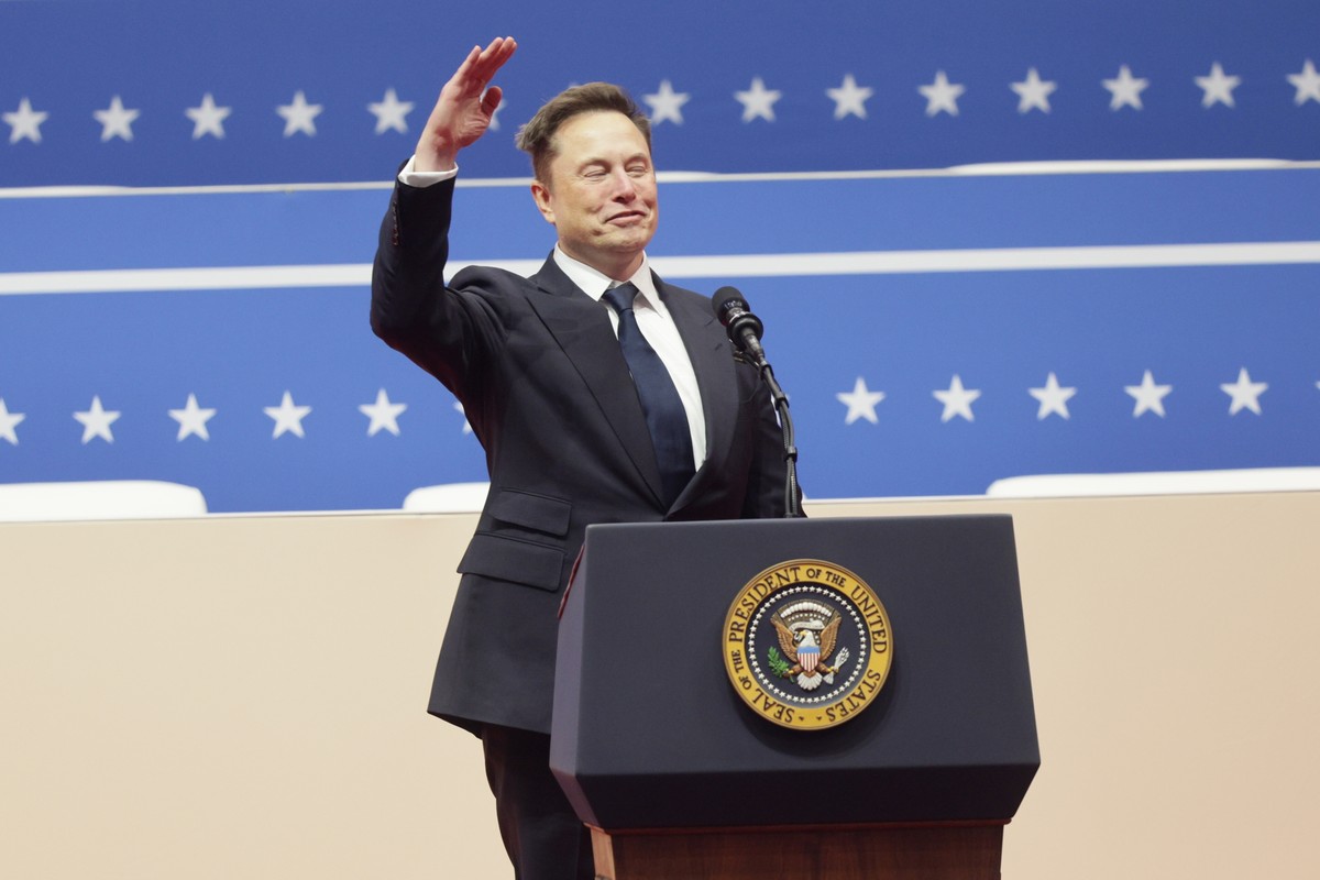 epa11840271 Tesla CEO Elon Musk gestures to the crowds at the Capitol One Arena after his address during inauguration ceremonies for US President Donald Trump in Washington, DC, USA, 20 January 2025.  ...