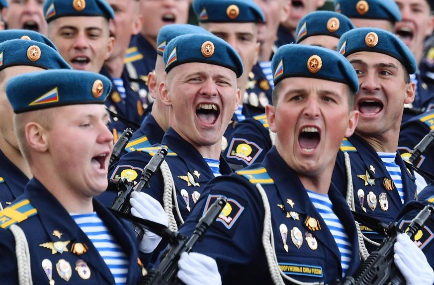 Russia WWII Victory Day Parade 8187450 09.05.2022 Russian servicemen march during a military parade on Victory Day, which marks the 77th anniversary of the victory over Nazi Germany in World War Two, ...