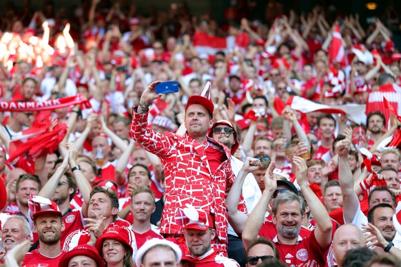 epa09280085 Fans of Denmark cheer prior to the UEFA EURO 2020 group B preliminary round soccer match between Denmark and Belgium in Copenhagen, Denmark, 17 June 2021. EPA/Friedemann Vogel / POOL (REST ...