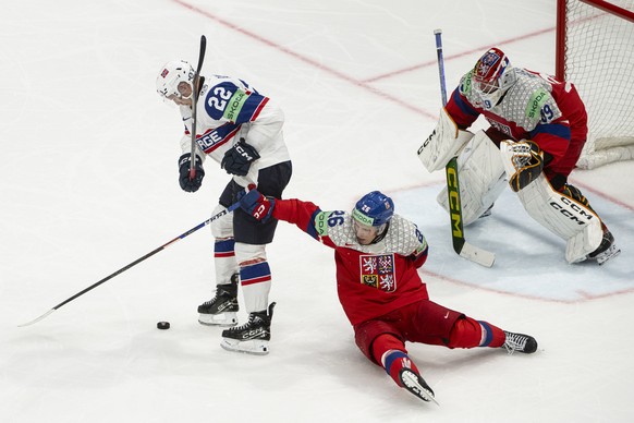 KEYPIX - Czechia's Jiri Tichacek, center, and Czechia's goaltender Dominik Pavlat, right, vies for the puck against Norway's Martin Ronnild, during the 2026 IIHF Men's Ice Hockey W ...