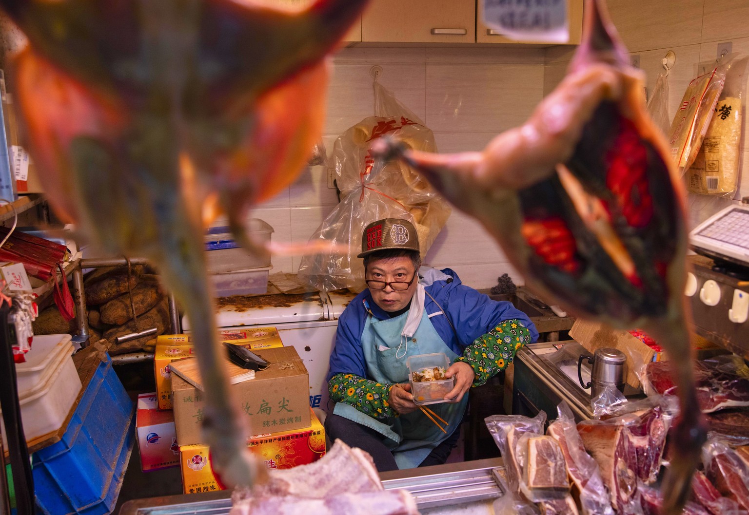 epa08810725 A man sales meat on a wet market in Shanghai, China, 10 November 2020. China?s consumer price index (CPI) rose 0.5 percent in October from a year earlier, according to data reported by the ...