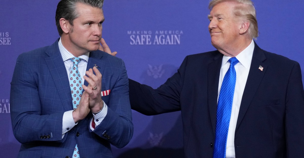 «Du warst es»: Trump schiebt Iran-Entscheidung bei Rede auf Hegseth