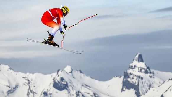 epa12670941 Ryan Regez of Switzerland in action during the men's qualification run of the FIS Ski Cross World Cup event in Veysonnaz, Switzerland, 22 January 2026. EPA/JEAN-CHRISTOPHE BOTT