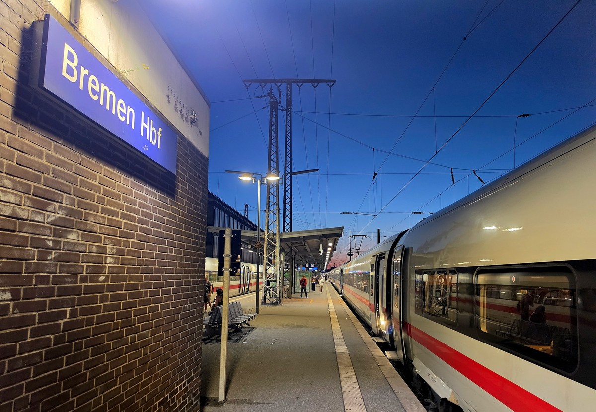 epa13059593 An ICE high-speed train stands at the main station in Bremen, Germany, 23 June 2026. Deutsche Bahn said all trains were being held at stations due to a nationwide disruption to the GSM-R d ...