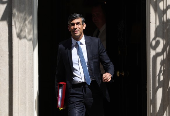 epa11312026 British Prime Minister Rishi Sunak departs 10 Downing Street for Prime Minister&#039;s Questions at parliament in London, Britain, 01 May 2024. EPA/ANDY RAIN