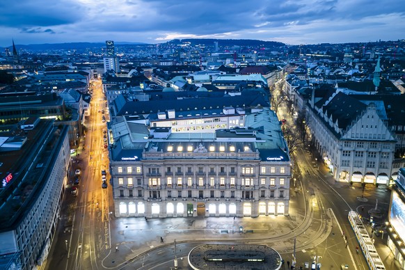 epa10532711 An aerial view shows the headquarters of the Swiss banks Credit Suisse (C) and UBS (L), at Paradeplatz in Zurich, Switzerland, 19 March 2023. The bank UBS takes over Credit Suisse for 2 bi ...