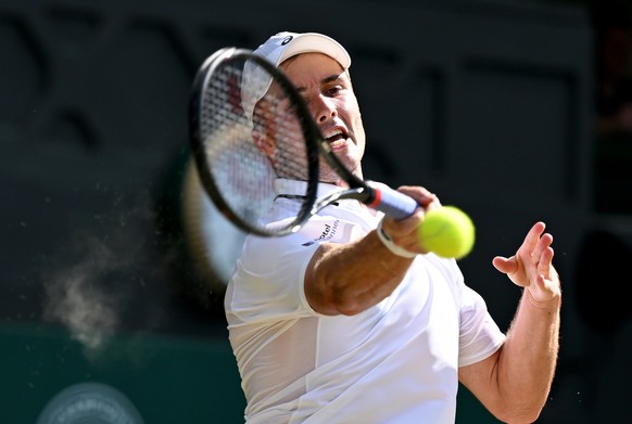 epa13098458 Arthur Fery of Britain in action during his Men's Singles quarter-final match against Flavio Cobolli of Italy at the Wimbledon Championships in London, Britain, 08 July 2026. EPA/DANI ...