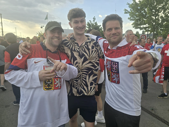 Die Tschechen Petr, Timon und Lukas (v.r.) wollen die Schweiz sehen