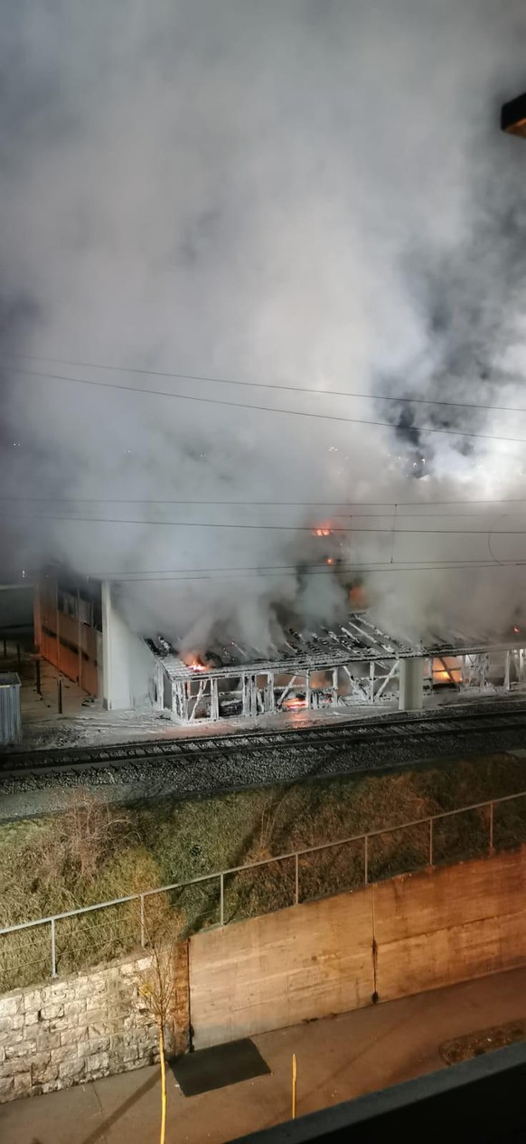 *** USER WILL ANONYM BLEIBEN ***
tel: +41799141386
Schaffhauser Bahnhof
Nacht auf 20.01.23
Rangierhaus der SBB
Grossaufgebot
Auch ein Video vorhanden